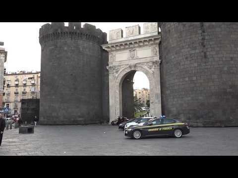 Video Rissa a Porta Capuana a Napoli: raid armato in strada con coltelli