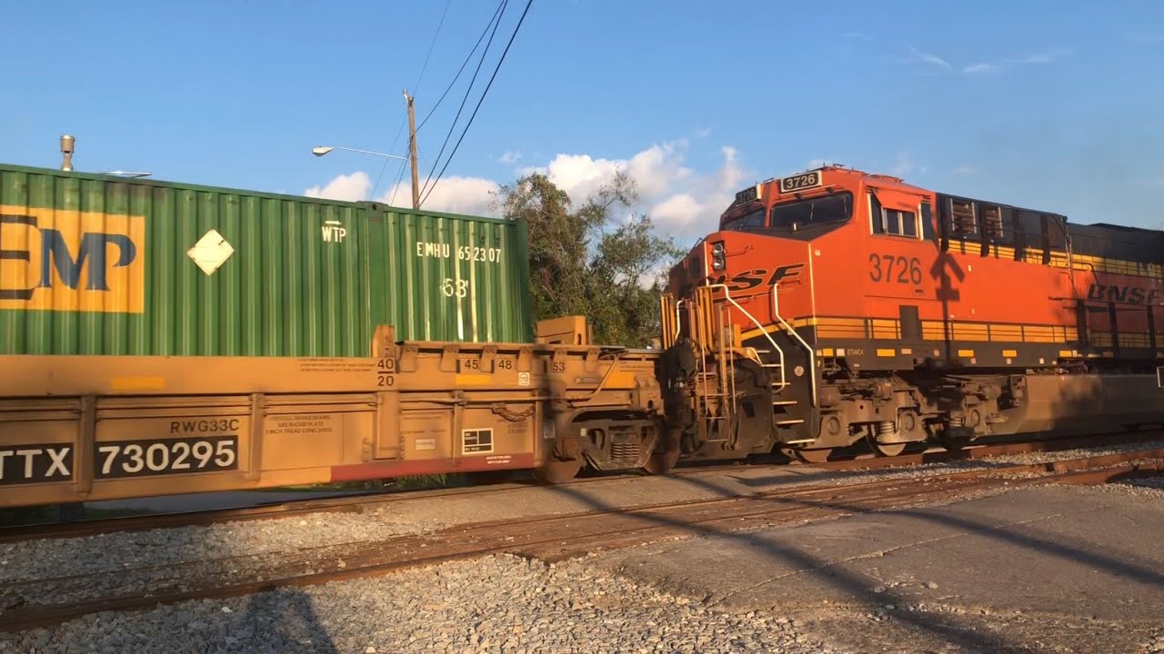BNSF 7998 and BNSF 3726 leads CN Z194 through Laplace