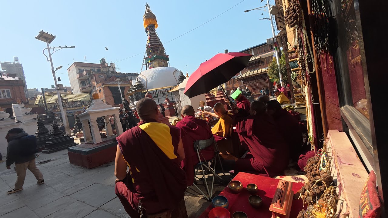 ཀ་ཀྲ་ཤིང་ཀོན་མཆོད་རྟེན་ལ་སྐུ་དཀར།