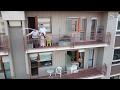 Coronavirus, l'intero quartiere canta l'Inno d'Italia: il flash mob visto dal drone da pelle d'oca