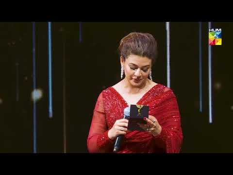 Saife Hassan Won The Performance Awards 2020 for The Ehd-e-Wafs At The Kashmir 8th Hum Awards.