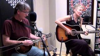 Eliza Gilkyson "Death In Arkansas" Live on Stay Tuned Radio chords