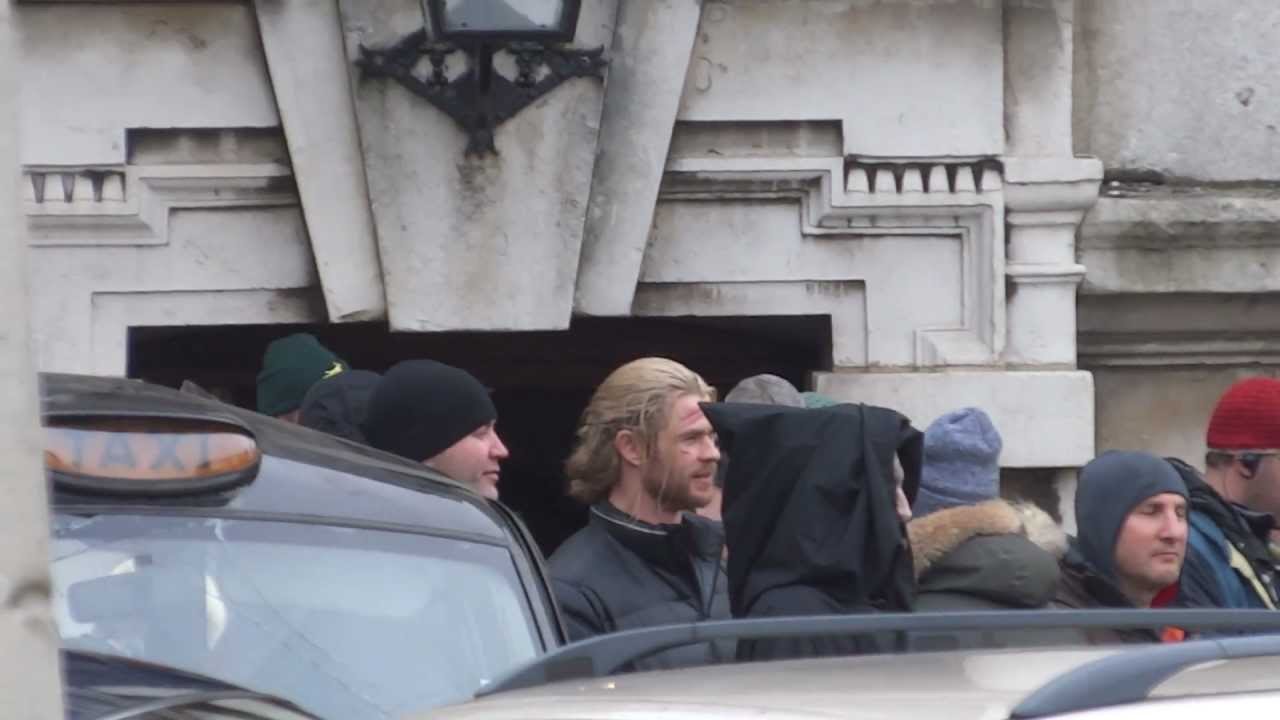 2 Chris Hemsworth and his stunt double Bobby Holland Hanton, shooting Thor: The Dark World!