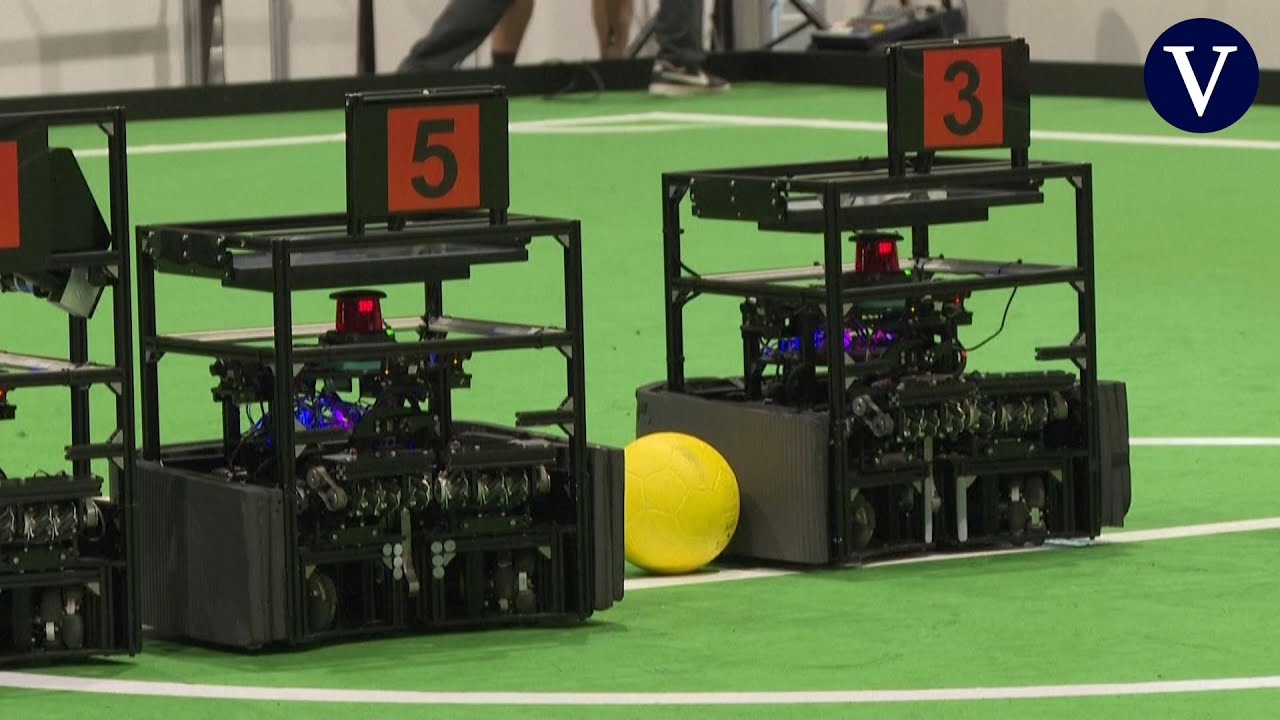 Robots futbolistas juegan un partido gracias a la inteligencia ...