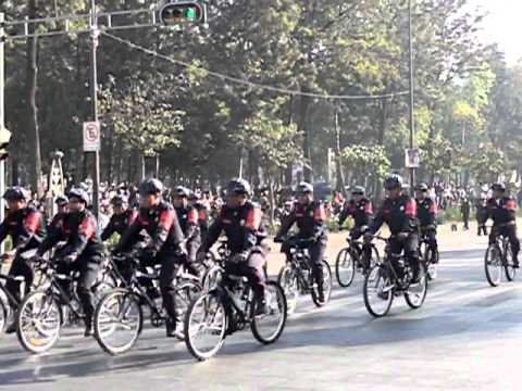 Celebran "Magno Desfile Policial Bicentenario"