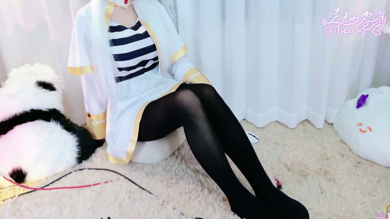 ASMR - Furilian Stocking Rubbing Thigh Scratching Foot Rubbing Footstep Massage