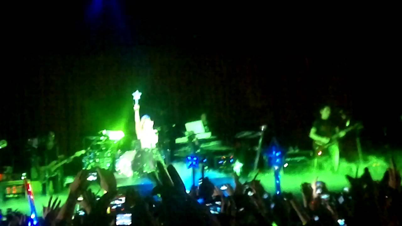 Abertura do show Avril Lavigne chevrolet hall.mp4 YouTube Abertura do show Avril Lavigne chevrolet hall.mp4 YouTube