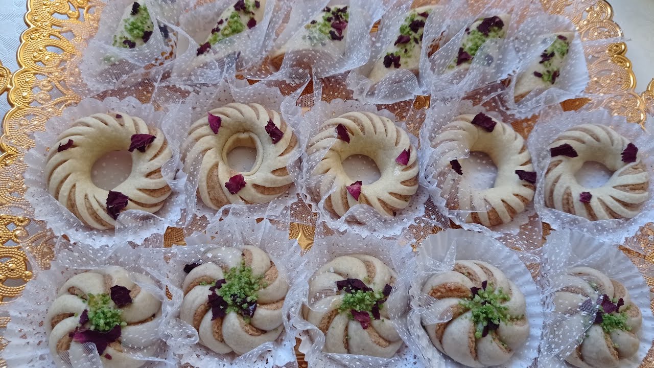 غريبية الورقة بطابع جديد بعجينة واحدة تتحصلي على 4أشكال