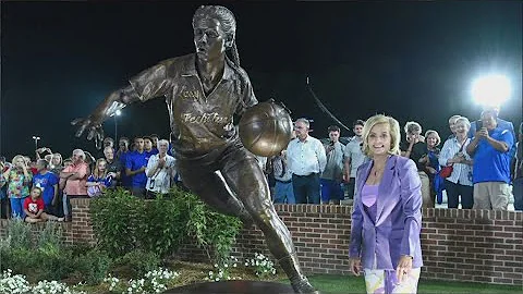 Lousiana Tech unveils Kim Mulkey statue