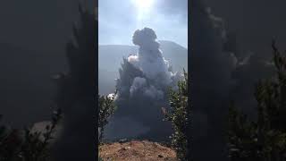 Detik2 kawah gunung tangkuban perahu erupsi