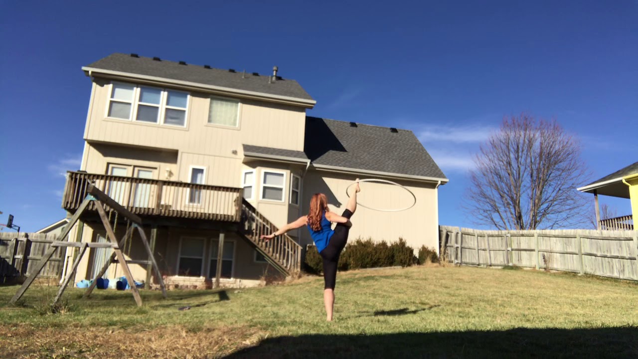 Jade’s new hooping trick!