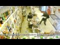 В Оренбурге продавец оказалась не из робкого десятка и напала на вооруженного ножом человека