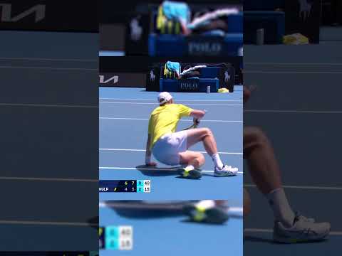 Sinner met son adversaire sur les fesses avec cette volée ! #shorts #tennis #atp