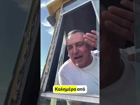 Στρώνουνε λεωφόρο κύκνων μαγκίτες 