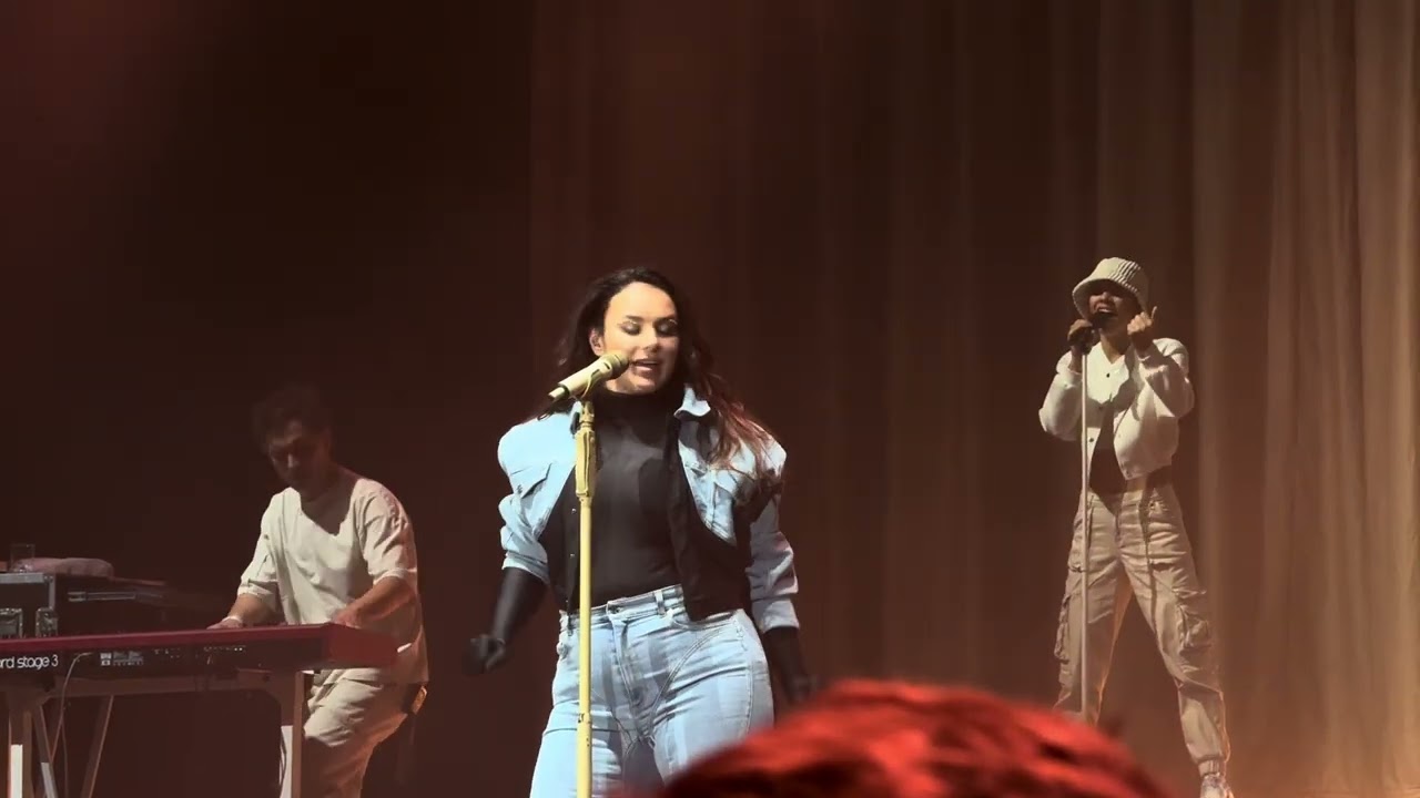 Ewa Farna - Uvod, Tělo, Na ostří nože (Ostrava, Megakoncert Rádia Čas 2023, 25.11.2023)