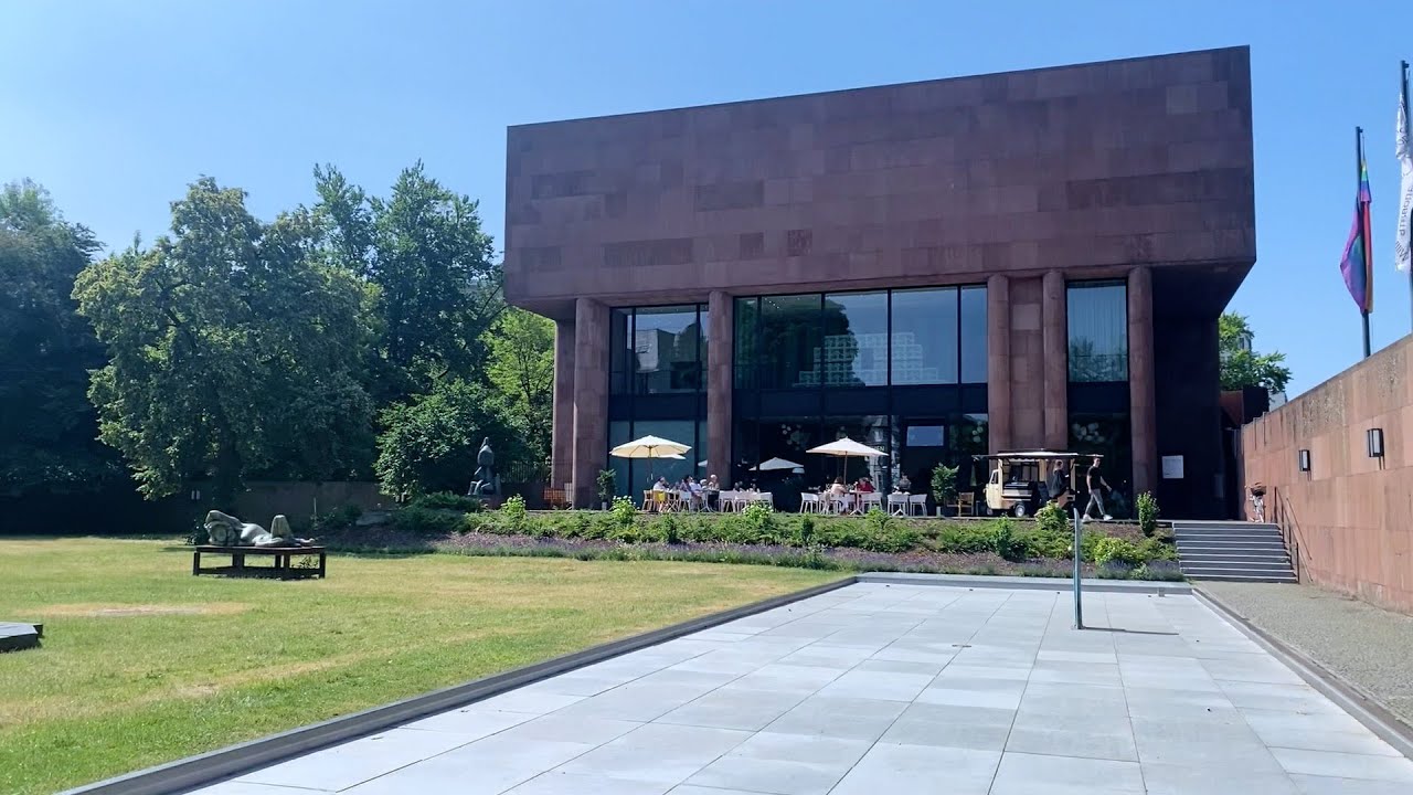 Wasserturm, Mausoleum, Briefbeschwerer: die Kunsthalle Bielefeld