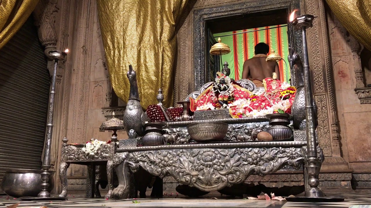 The atmosphere of the Shri Radharaman temple tonight, Vrindavan, September 10, 2017.