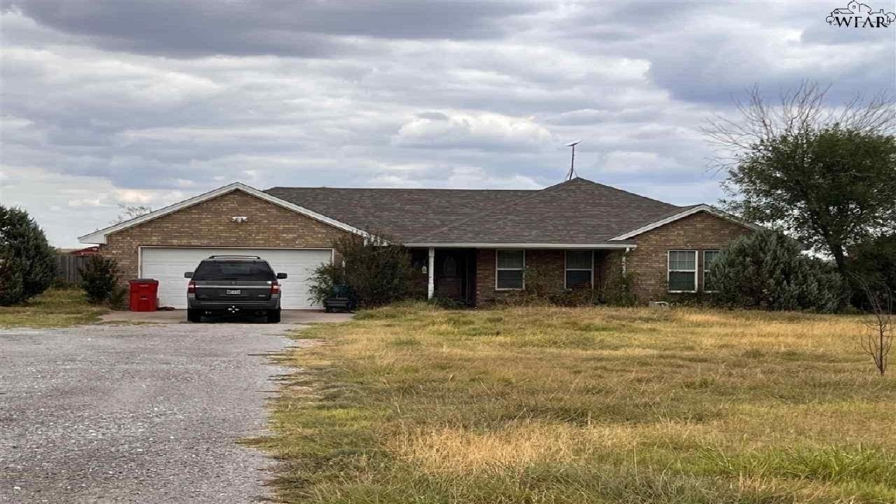 2973 RIFLE RANGE ROAD, Iowa Park, TX Presented by Summer DeWitt Mills ...