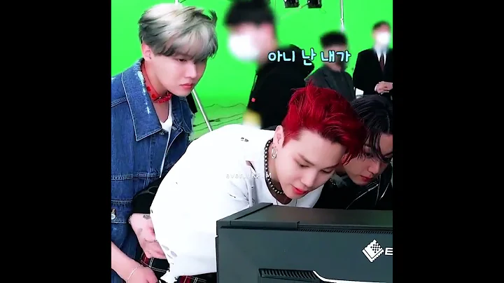 JK really lifted his crop top and caressed jimin's waist 😭🐰🐥 #jungkook #jimin #jikook #miniejagi