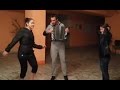 Девушка в деревенском клубе пытается танцевать под баян