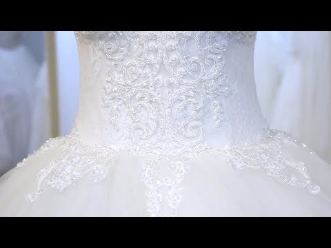 Video: Frau Heiratet Ein Kleid Aus 500.000 Kristallen