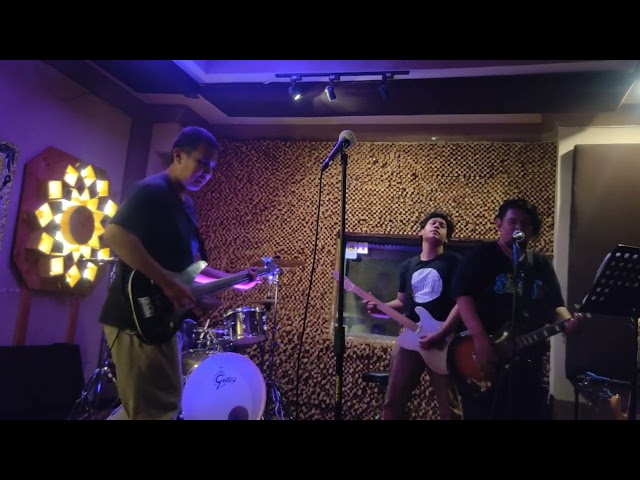 (cover). Ruang dilema by:HARD MILK class=