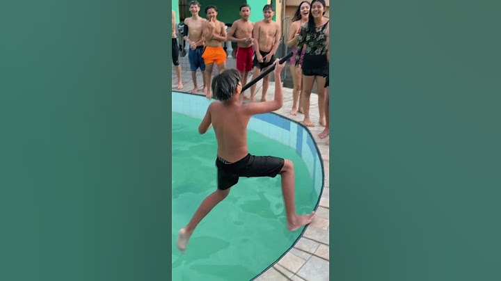 Perguntas na piscina | PARTE 3!🏊#short #explore #fyp #brincadeira #engraçado #turma #meninos
