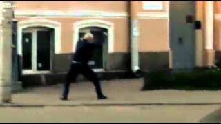 Drunk karate Master shows moves to the air screenshot 1