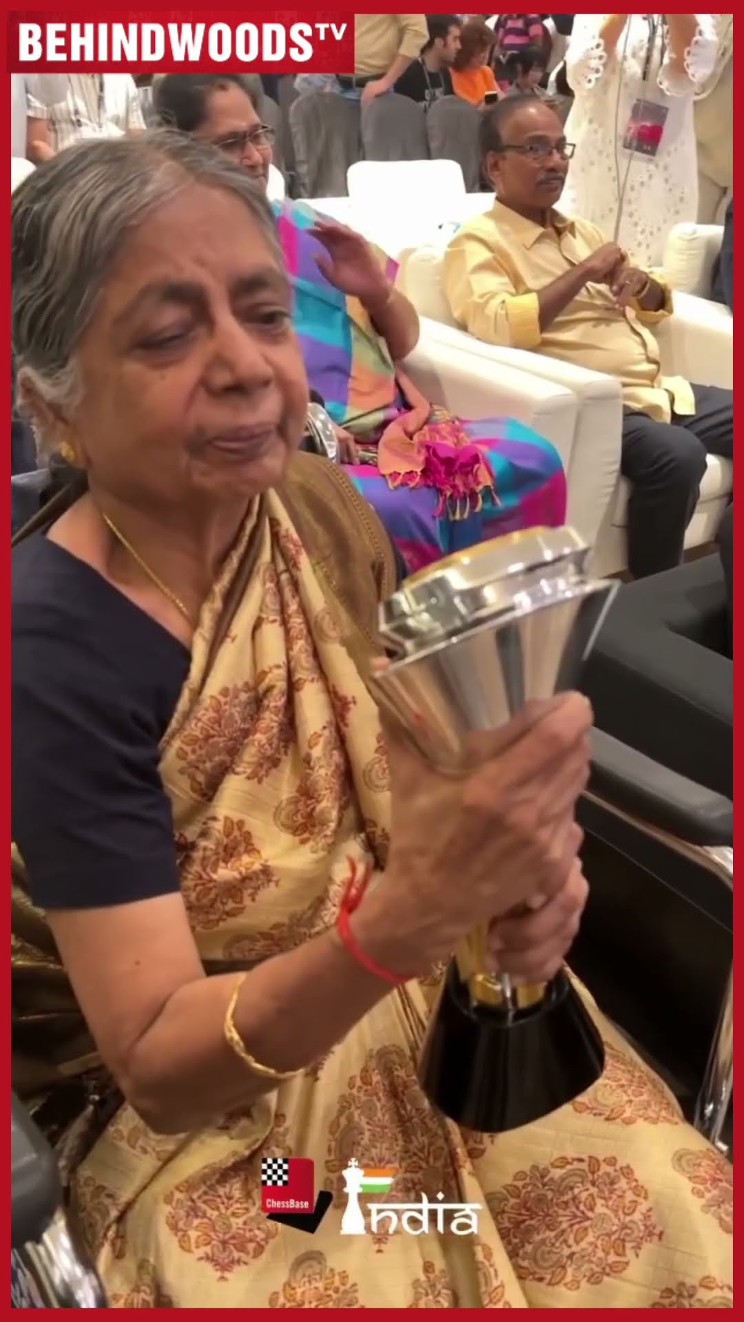 'அம்மா, இந்த CUP உன்னோடது தான்..' மகன் Gukesh ஜெயிச்ச Cup-ஐ முத்தமிட்ட அம்மா...?