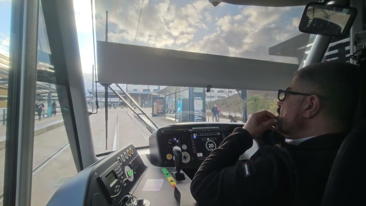 Trajet dans la 901 de allende à UFR Santé (T2) + départ direction hauts du chazal + gong + signe 