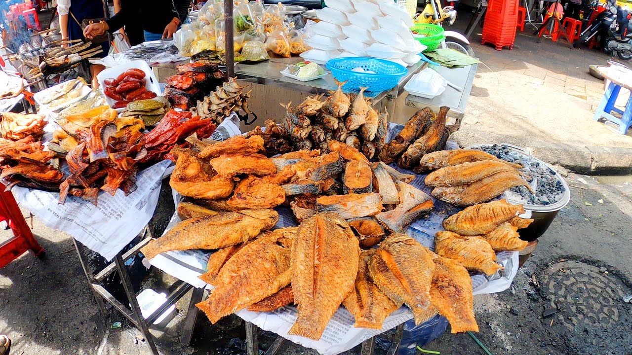 Yummy Food Tour for Lunchtime at Olympic market in Phnom Penh, Cambodian Street Food Tour