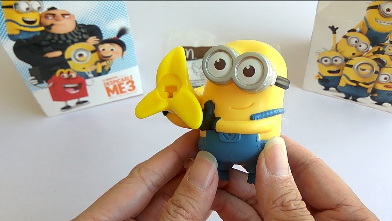 ☆  DESPICABLE ME3  ☆ Banana Launcher Minion ☆ McDonald's Happy Meal Toy 