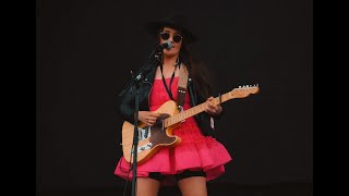 Talking [Live] Isle of Wight Festival Mainstage - Germein Sisters