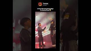 Lil fan Showing Gang Showing To CentralCee😂..#centralcee #concert #lilfan #trapstar #youtubeshorts