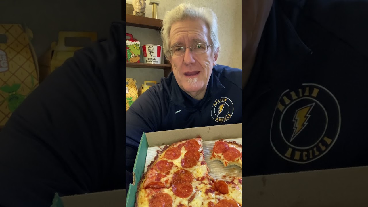 Марк пробует пиццу Pan Pizza от Papa Johns... НОВИНКА??? 