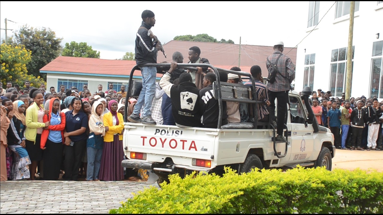 MKASA MZITO ,MKUU WA MKOA WA TABORA AWASUKUMA NDANI WANAFUNZI 17 WA CHUO CHA ARDHI WALIO FANYA FUJO