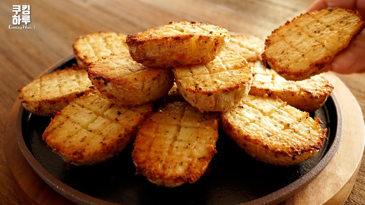 감자 한 박스 순삭!! 정말 맛있고 쉬운 감자 요리! 갈릭 치즈 버터 구이! YouTube