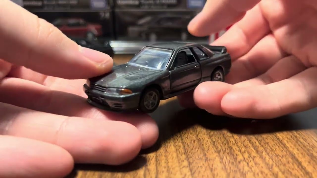 日産スカイラインGTR(BNR 32)通常版とプレミアムの比較動画