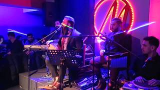 Yeni̇ Yil 2019A Le Mysti̇c Türkü Barda Gi̇renler Yeni̇ Yili Coşkuyla Karşiladilar