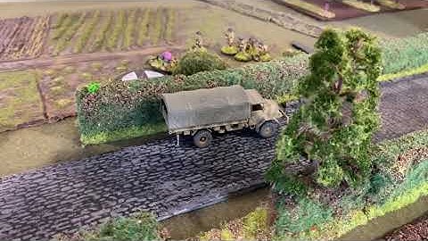 Closing the Gap - a Chain of Command Scenario in 20mm