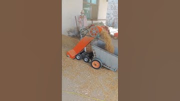 Grain scrapers that can move forward and backward self propelled small scraper