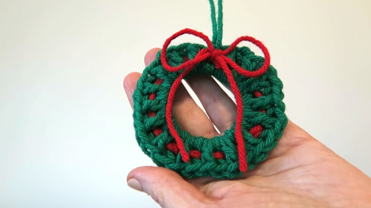 Crochet Easy Mini Wreath - YouTube