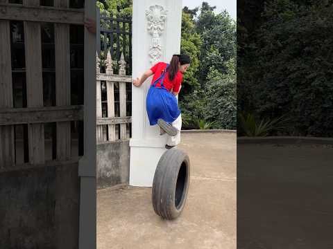 OMG chiếc lốp ô tô độc lạ thích đuổi theo gái xinh 🤪🛞😵‍💫🙀🤣