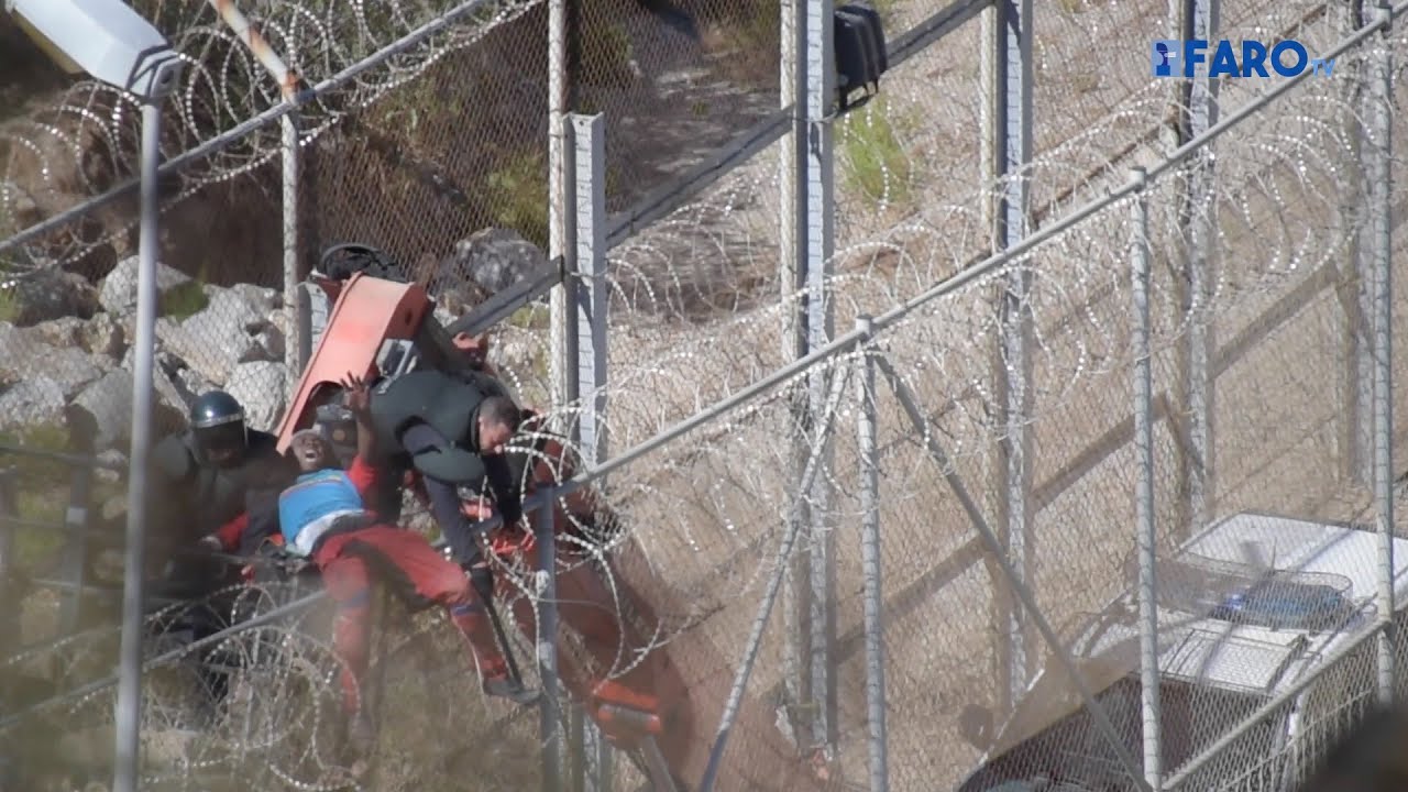 Devolución de los encaramados a la valla de Ceuta