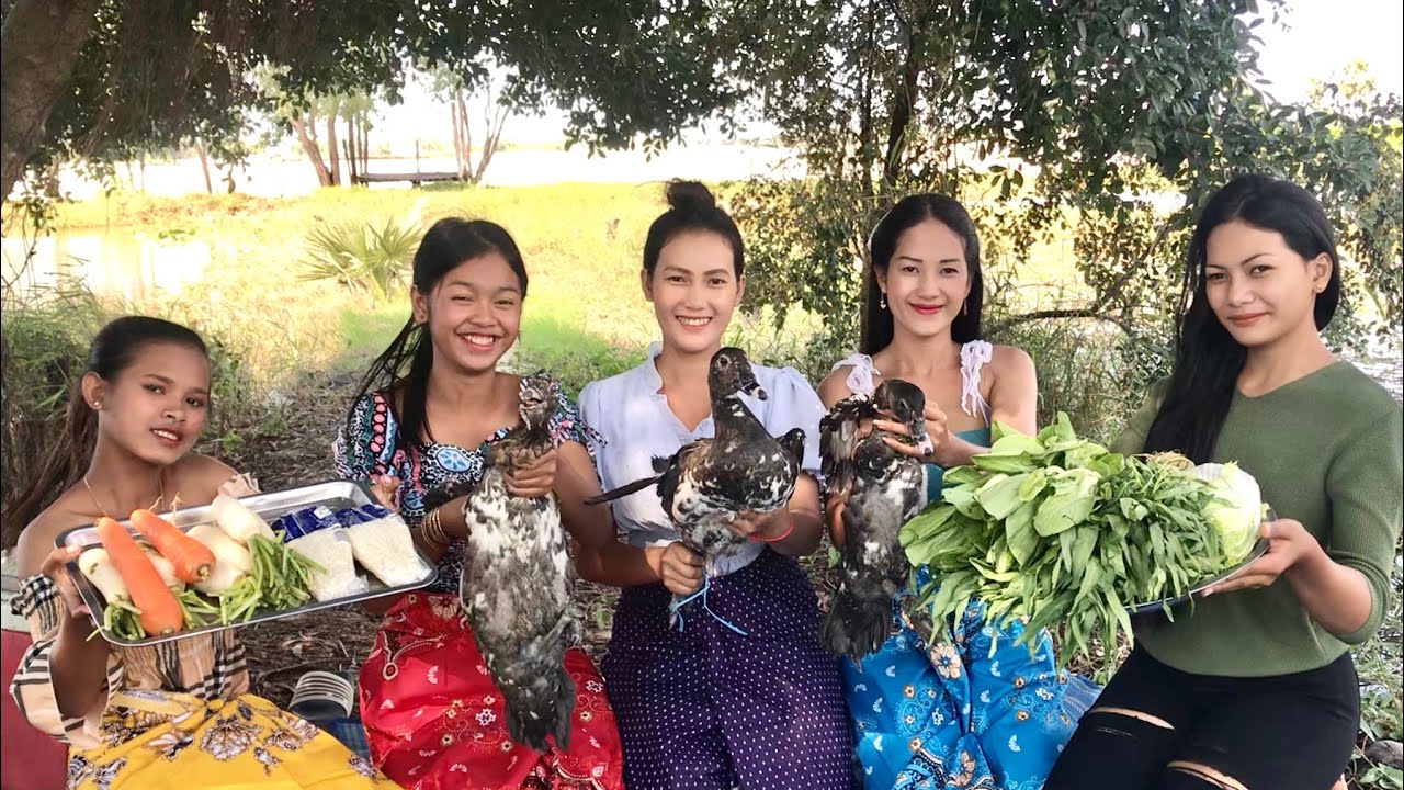 Prepare Duck Soup Recipe Khmer Style In Rice Field | Thyda Cooking TV |