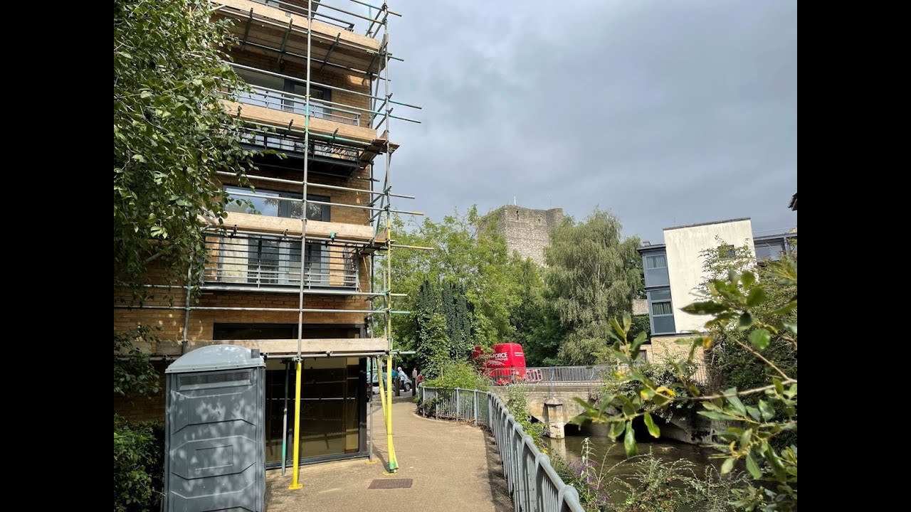 2 bed, 2 bath apartment in Central Oxford next to Castle and stream, OX1