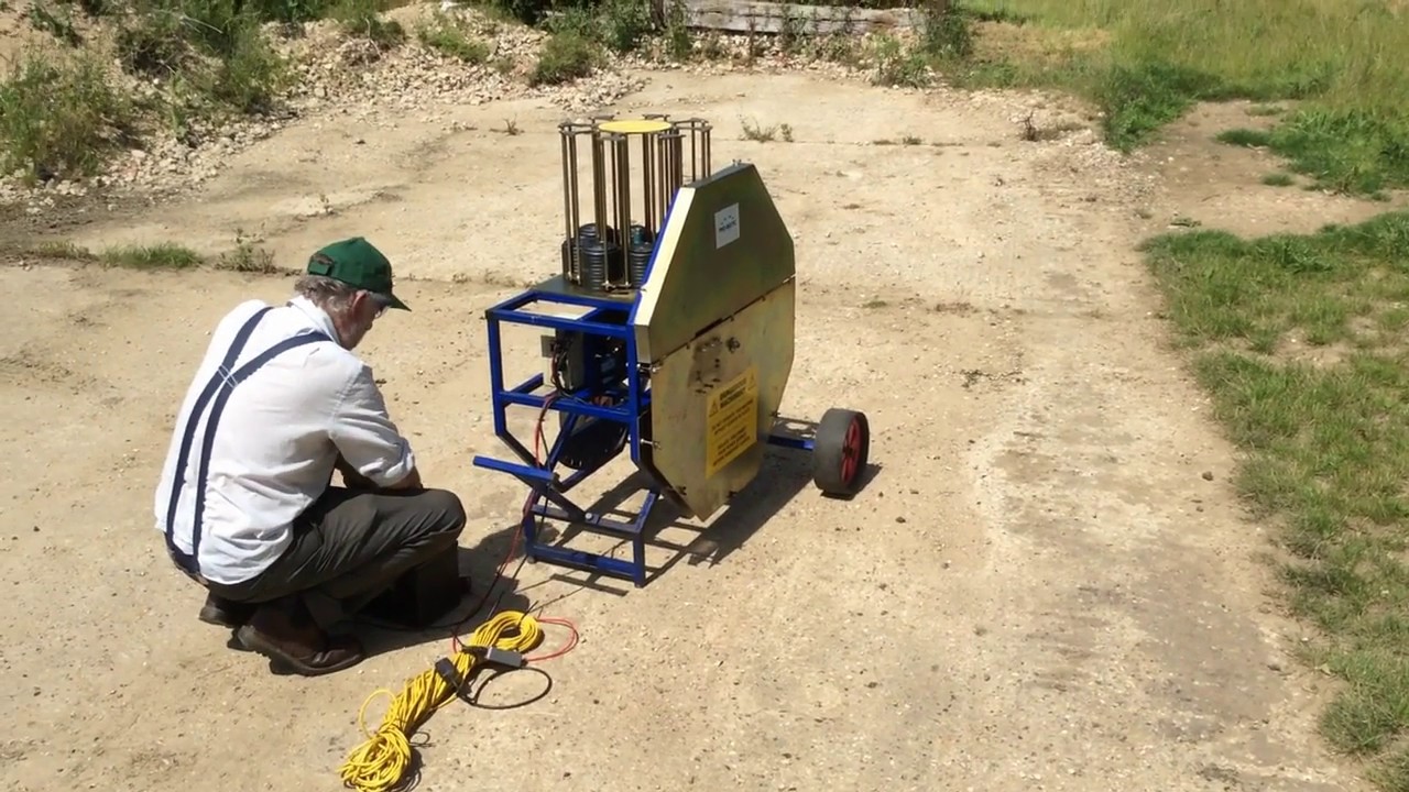 Promatic Sporter Chondel/Rabbit clay trap - YouTube