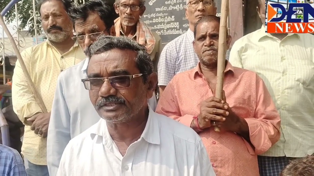 మహాత్మా గాంధీ విగ్రహం వద్ద CPM నేతల నిరసన..