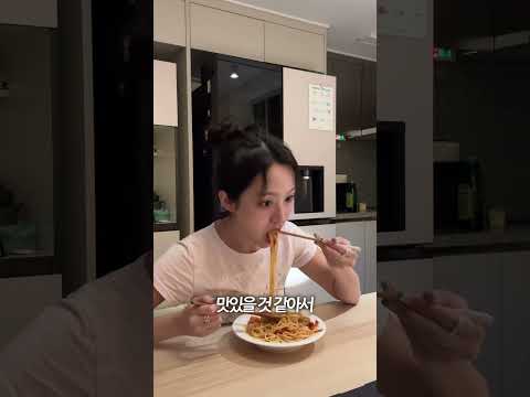 주말에도 <strong>집에</strong> 있는 게 더 좋은 여성의 저녁 루틴 <strong>공개</strong>