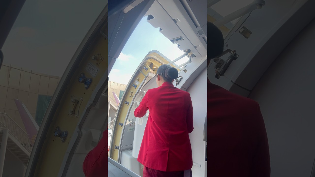 Door closing A321♥️ 